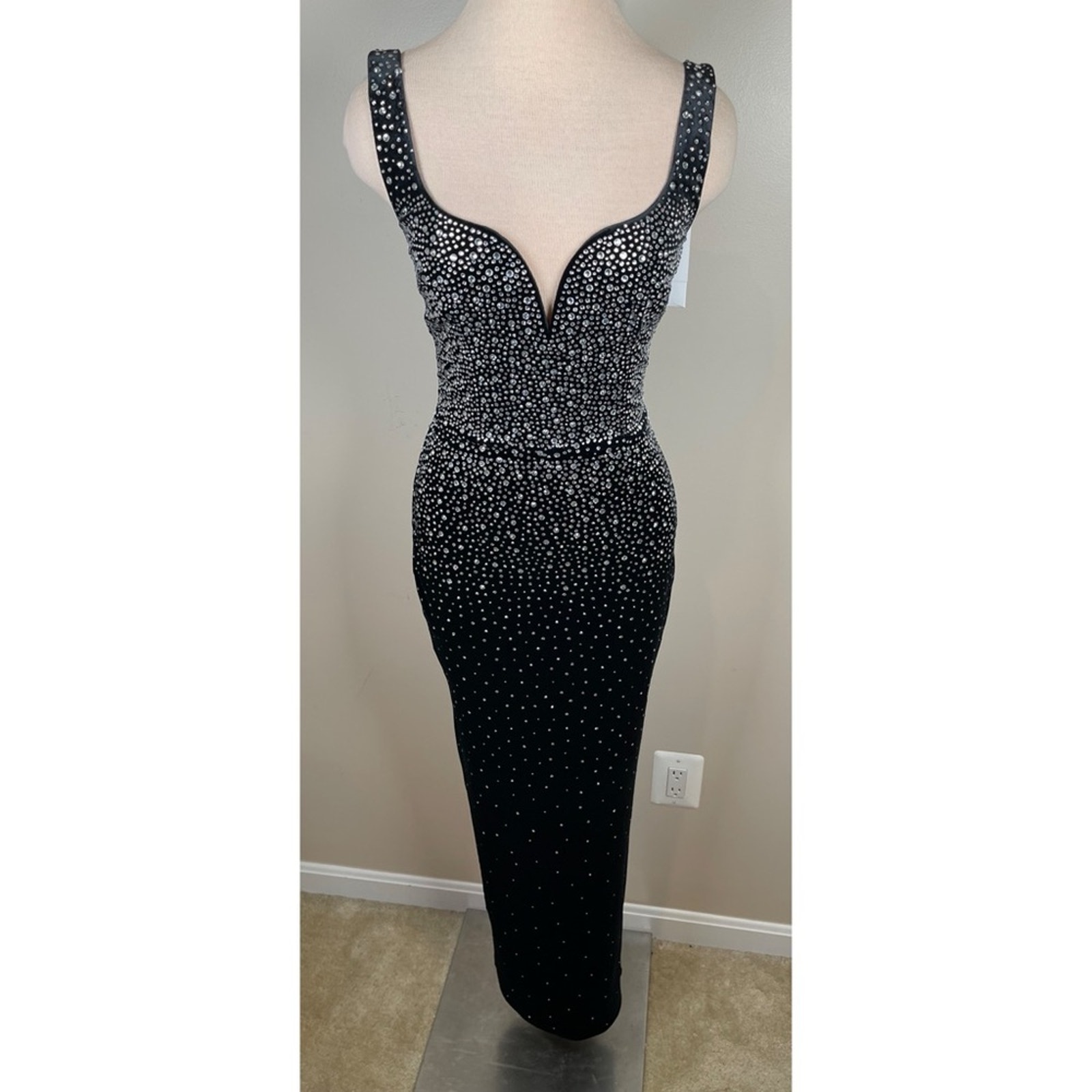 Alex Perry Singlet Sweetheart Crystal Embellished Column Black Maxi Dress Sz 4 — image 3 of 8